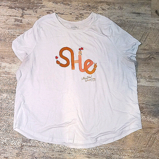 She Tee